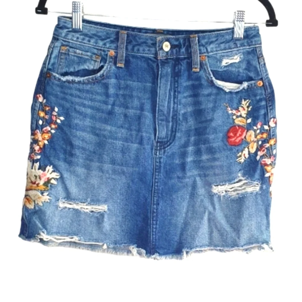 ABERCROMBIE & FITCH Jean Floral Embroidered Distressed Mini Skirt Womens Size 28